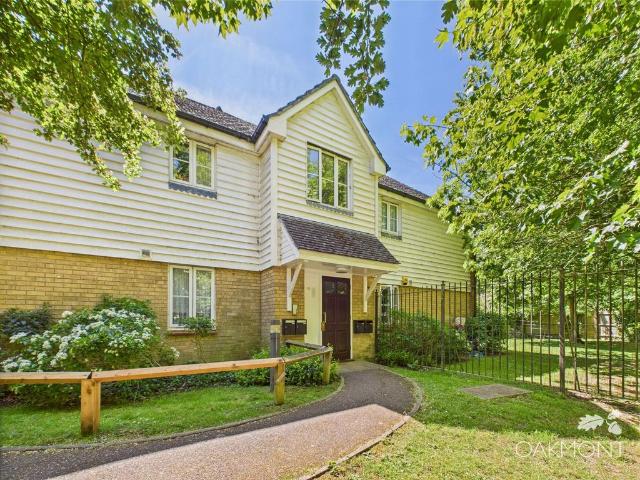 Flat for sale in Romford, Little Heath