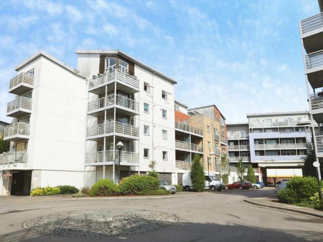 Flat for sale in Midway, Kent