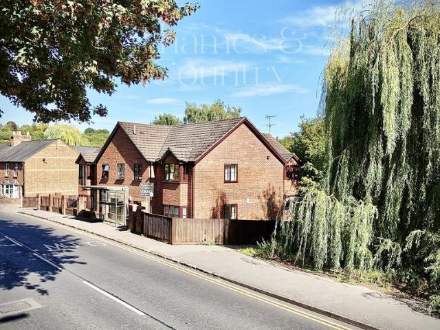 Flat for sale in Beaconsfield and Chepping Wye Community Board, Loudwater