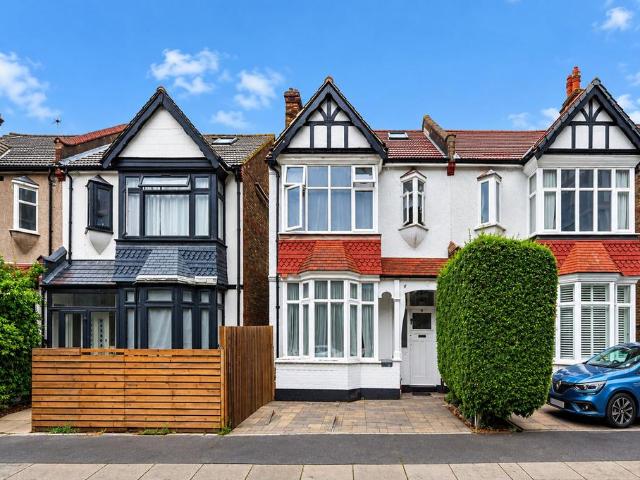 Flat for sale in London Borough of Croydon, Greater London