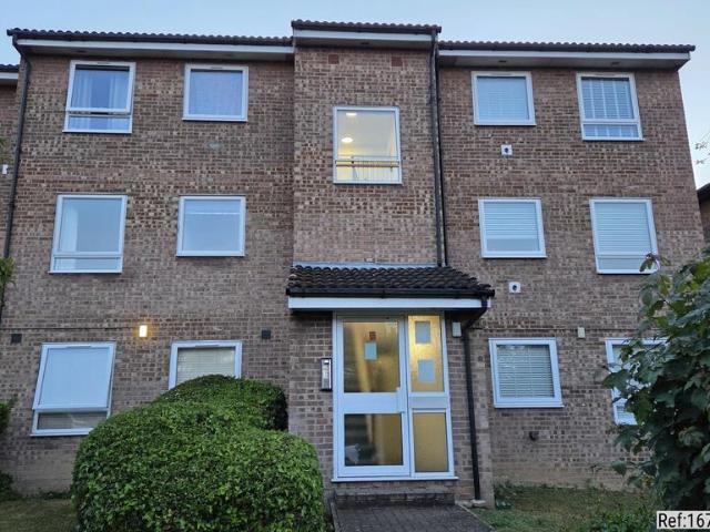 Flat for sale in Longlands, Frognal