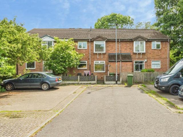 Flat for sale in Wrenthorpe, West Yorkshire