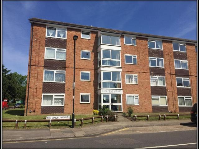 Flat for sale in New Southgate, Greater London