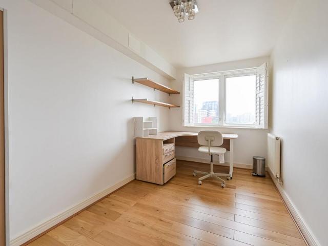 Flat for sale in Virginia Quay, Blackwall