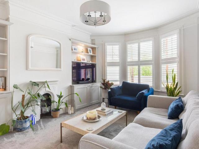 Flat for sale in London Borough of Lambeth, Greater London