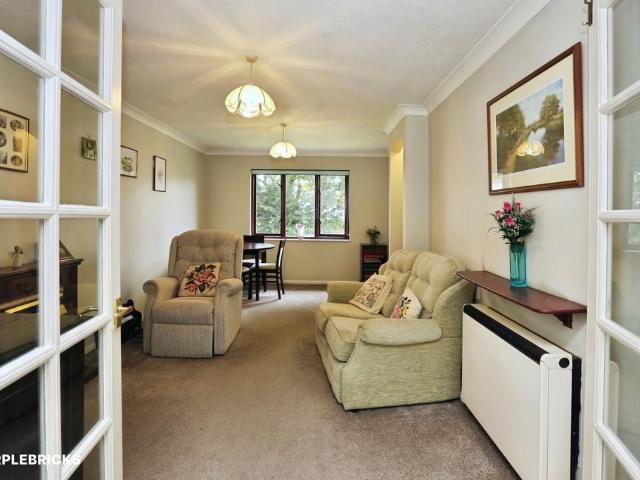Flat for sale in Bassett, City Of Southampton