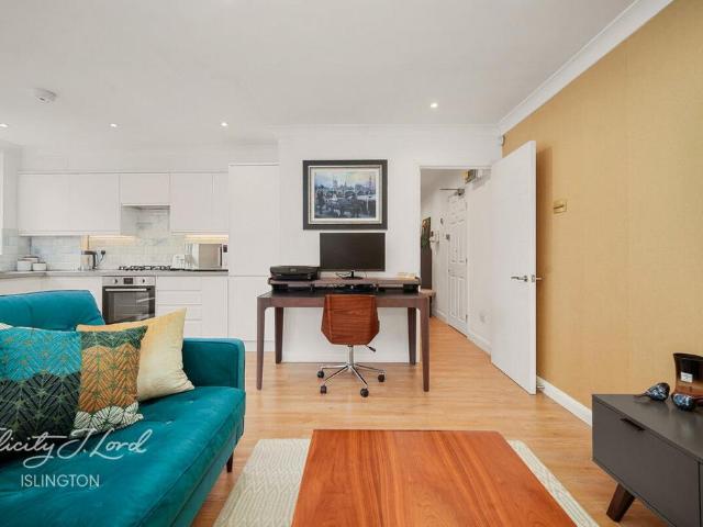 Flat for sale in Islington, Canonbury
