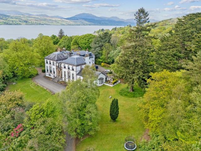 Flat for sale in Rhu, Scotland
