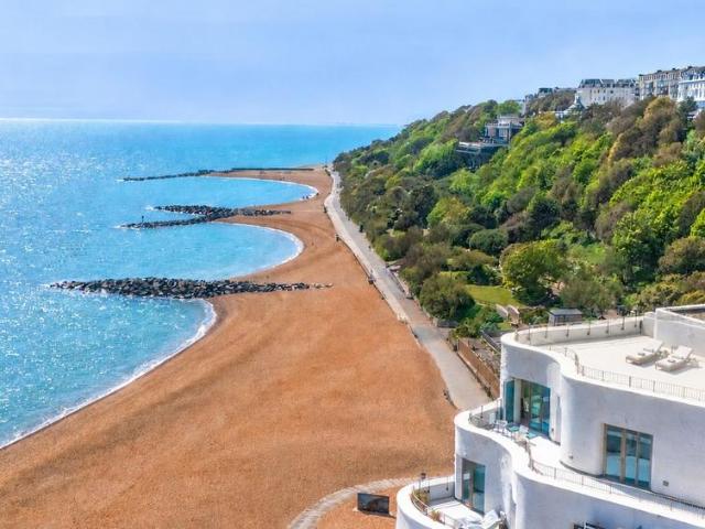 Flat for sale in Folkestone
