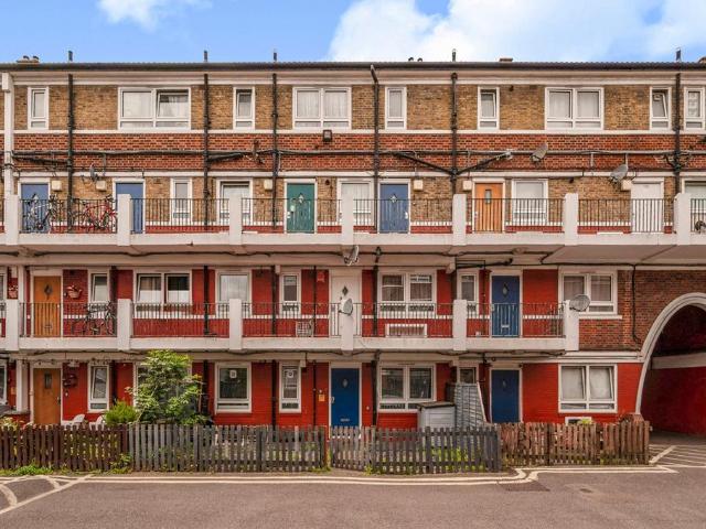 Flat for sale in Bermondsey, Greater London