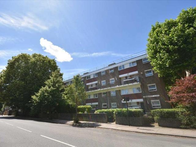 Flat for sale in London Borough of Hounslow, Strand