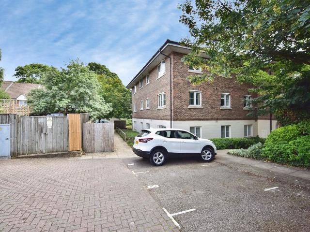 Flat for sale in Barming Heath, Maidstone