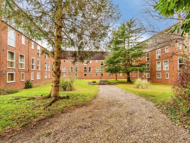 Flat for sale in Cheadle Hulme, Greater Manchester