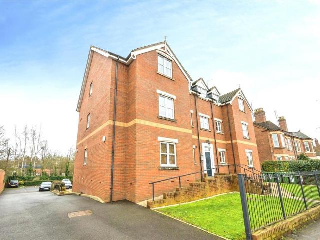 Flat for sale in Emscote, Green Close