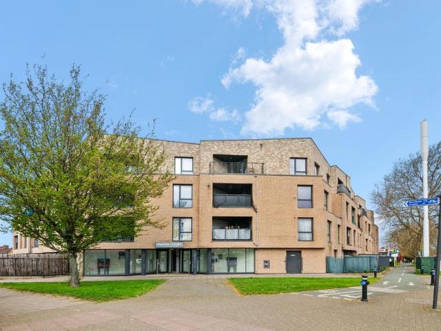 Flat for sale in Greater London