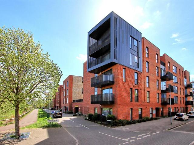 Flat for sale in Arbury, Cambridgeshire