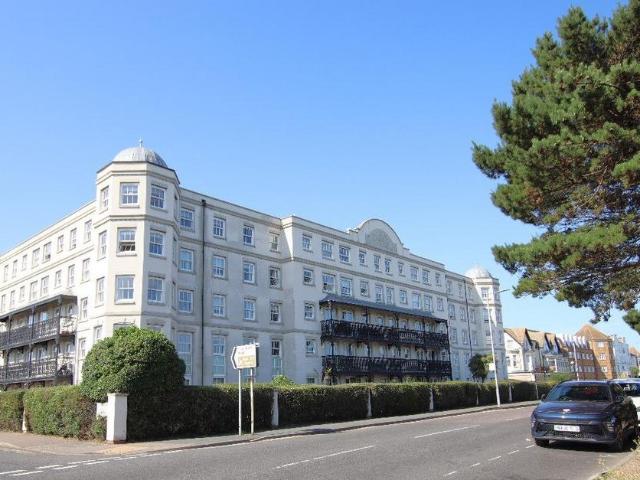 Flat for sale in Dale Hill, Essex