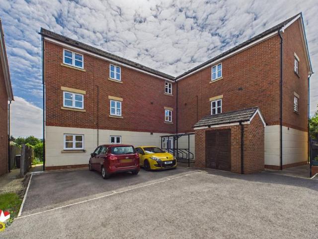 Flat for sale in Coney Hill, Gloucester