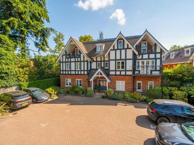 Flat for sale in Gerrards Cross, Denham