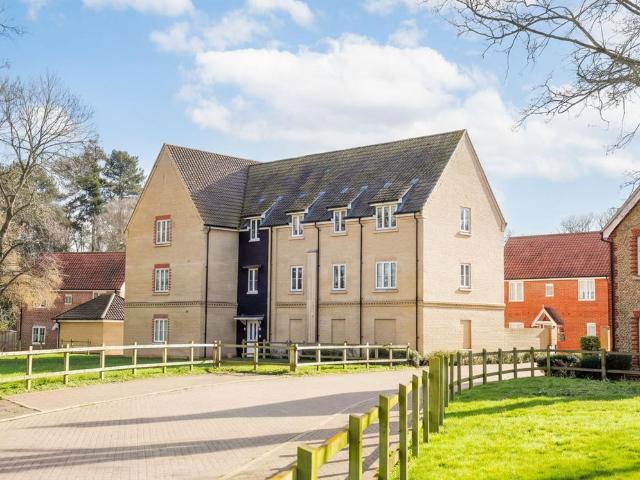 Flat for sale in Chedburgh, Suffolk