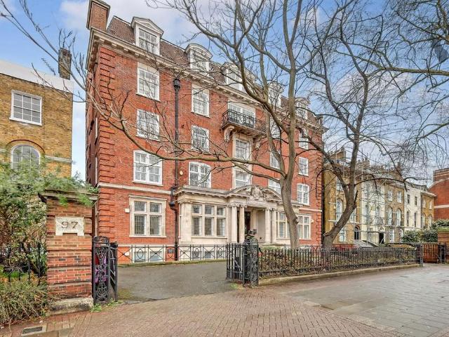 Flat for sale in Bromley-by-Bow, Bow