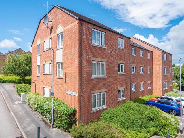 Flat for sale in Pudsey, West Yorkshire