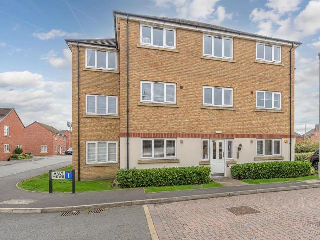 Flat for sale in Tansey Green, West Midlands