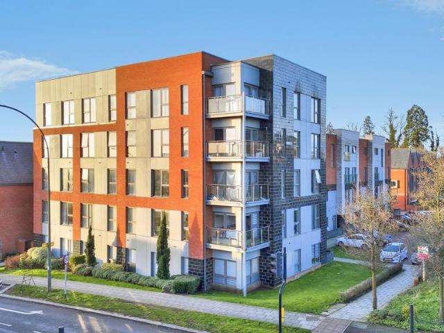 Flat for sale in Upton