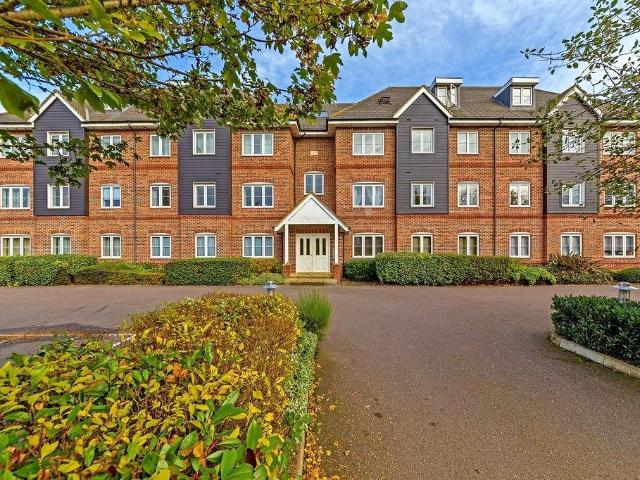Flat for sale in King's Walden, Hertfordshire