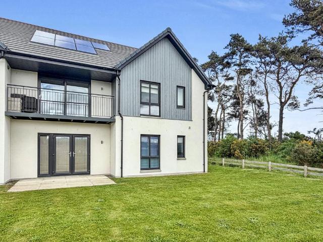 Flat for sale in Elgin, Scotland