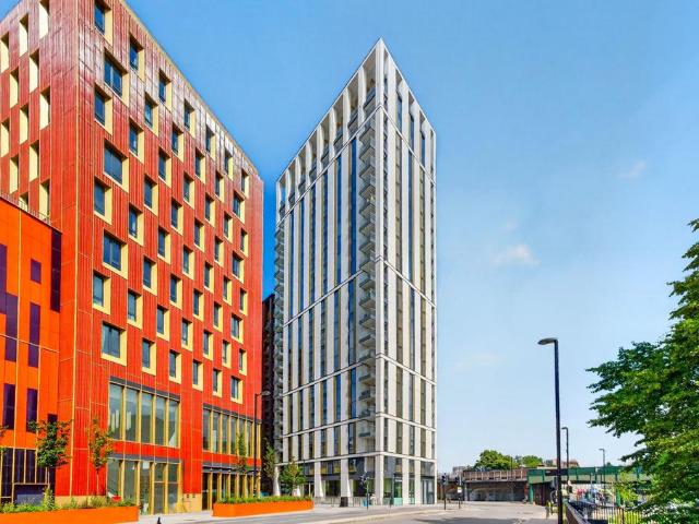 Flat for sale in London Borough of Lewisham, Ladywell