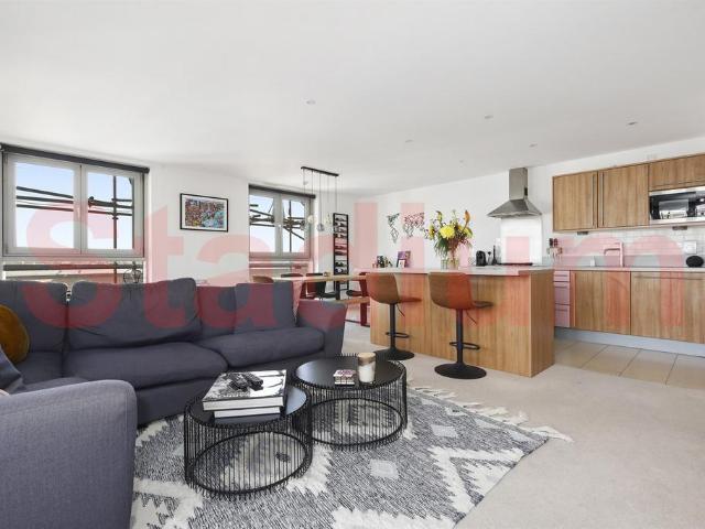 Flat for sale in Holloway, Lower Holloway
