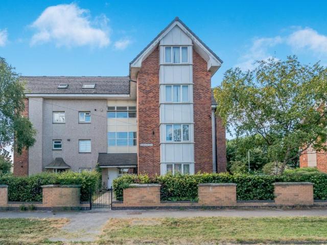 Flat for sale in West Yorkshire