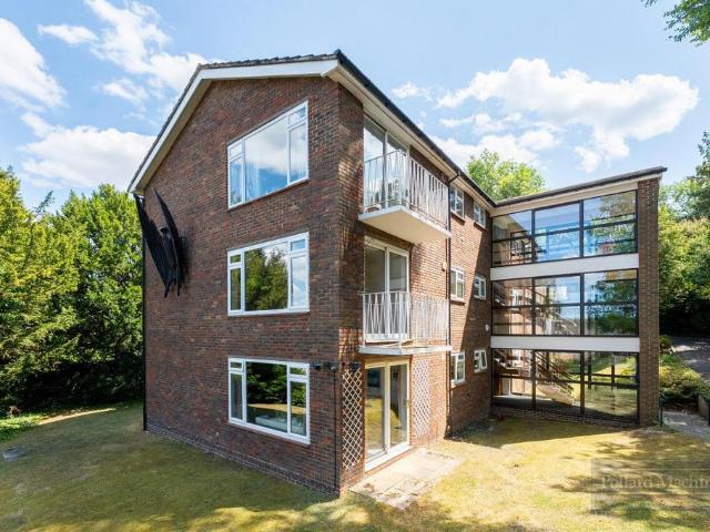 Flat for sale in London Borough of Croydon, Purley
