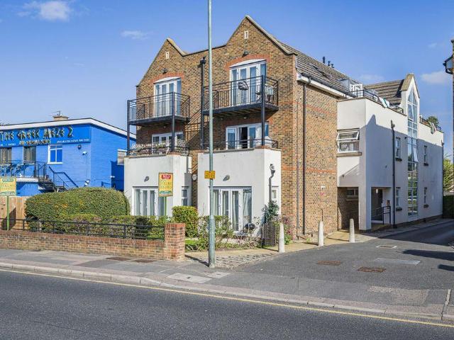 Flat for sale in London Borough of Bexley, Greater London