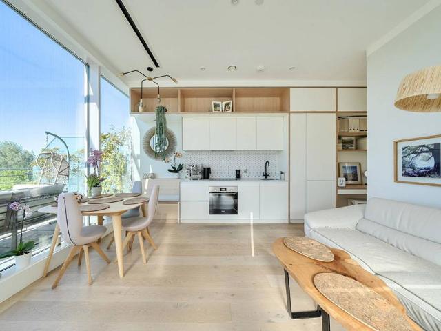 Flat for sale in London Borough of Hounslow, Strand