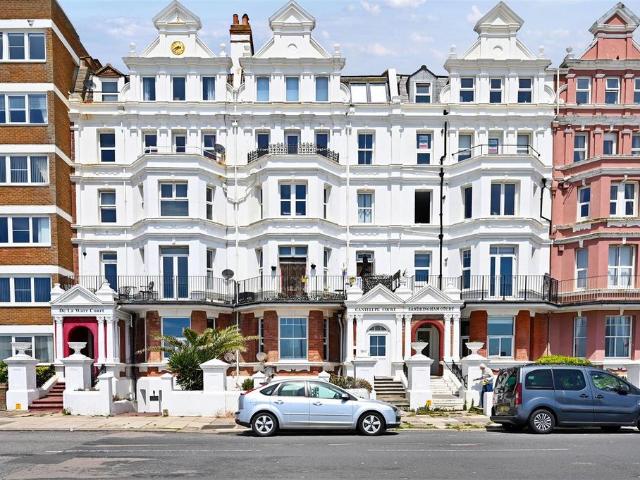 Flat for sale in Central, Heathlands