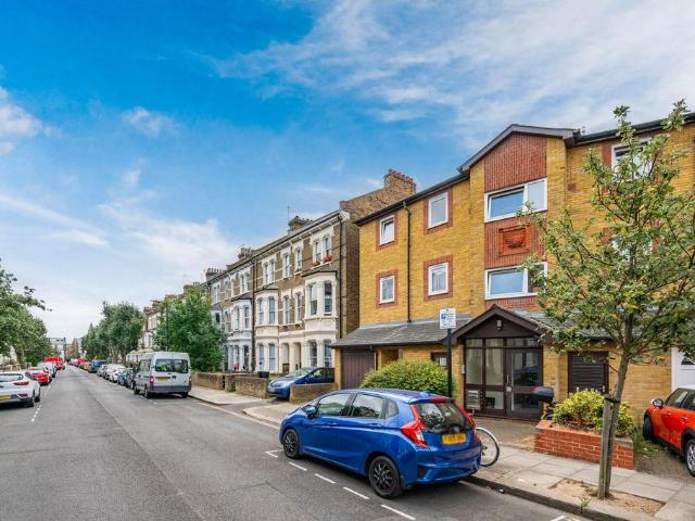 Flat for sale in Maida Hill, Greater London