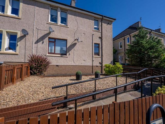 Flat for sale in Viewpark, Scotland