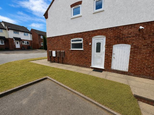 Flat for sale in Oadby, Leicestershire
