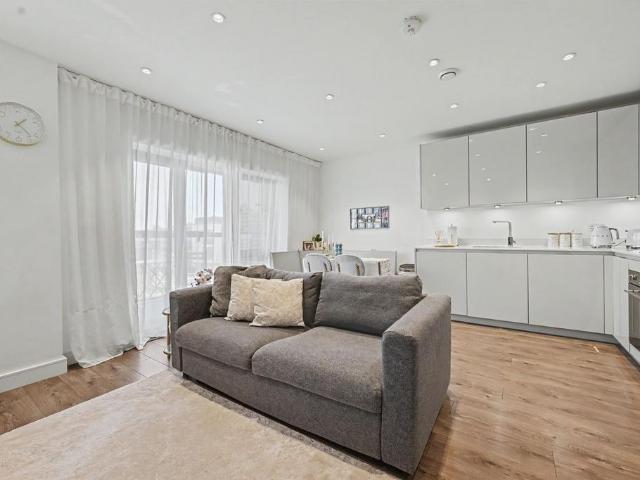 Flat for sale in Dollis Hill, Greater London