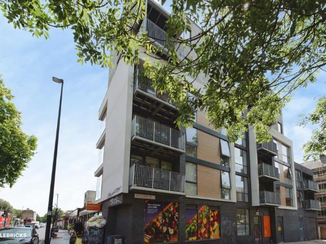 Flat for sale in Bethnal Green, Greater London