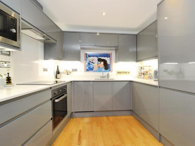 Flat for sale in Richmond Hill, West Yorkshire