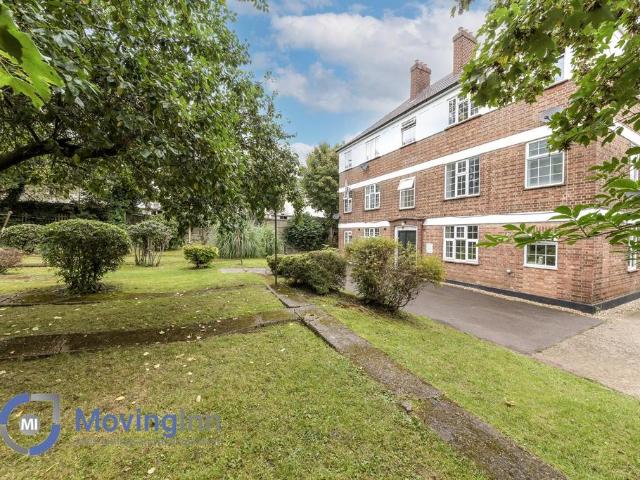 Flat for sale in West Norwood, Greater London
