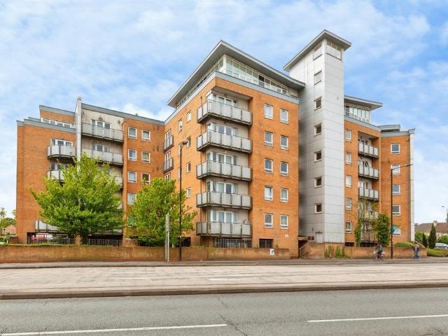 Flat for sale in Slough