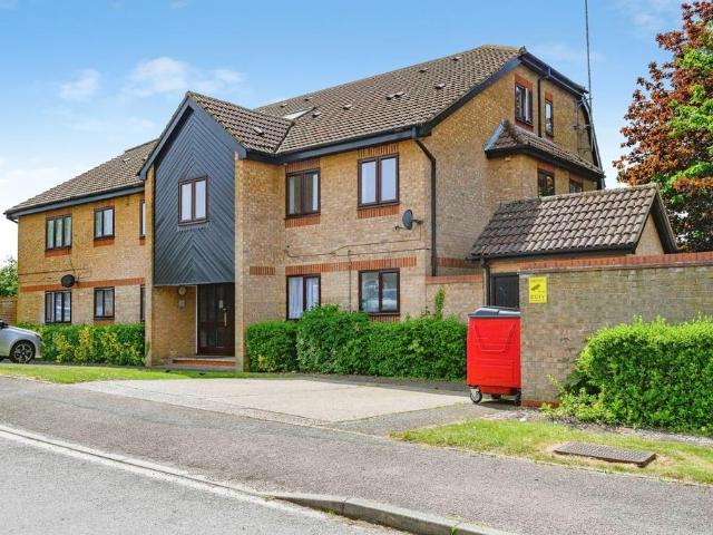 Flat for sale in Leagrave, Luton