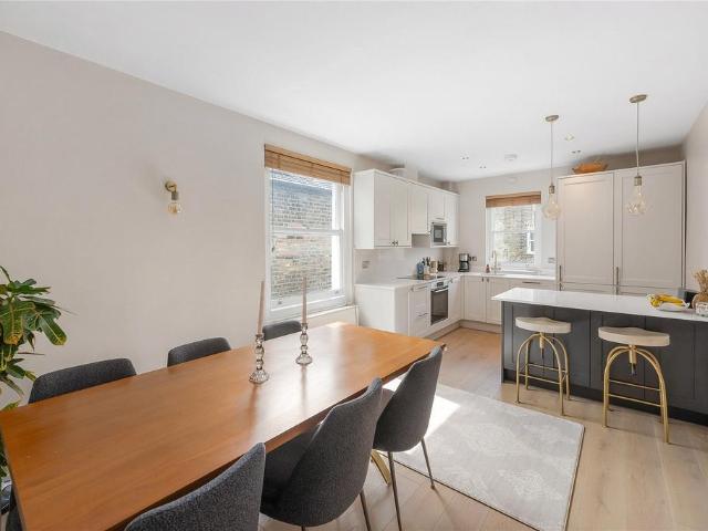 Flat for sale in Fulham, Sands End