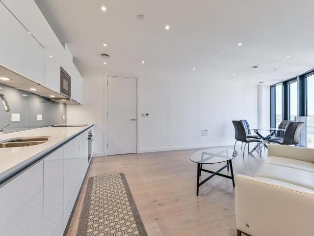 Flat for sale in Finsbury Park, Greater London