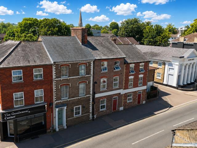 Flat for sale in Leighton-Linslade, Leighton Buzzard
