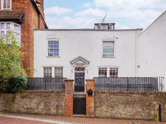 Flat for sale in Holloway Hill, Waverley